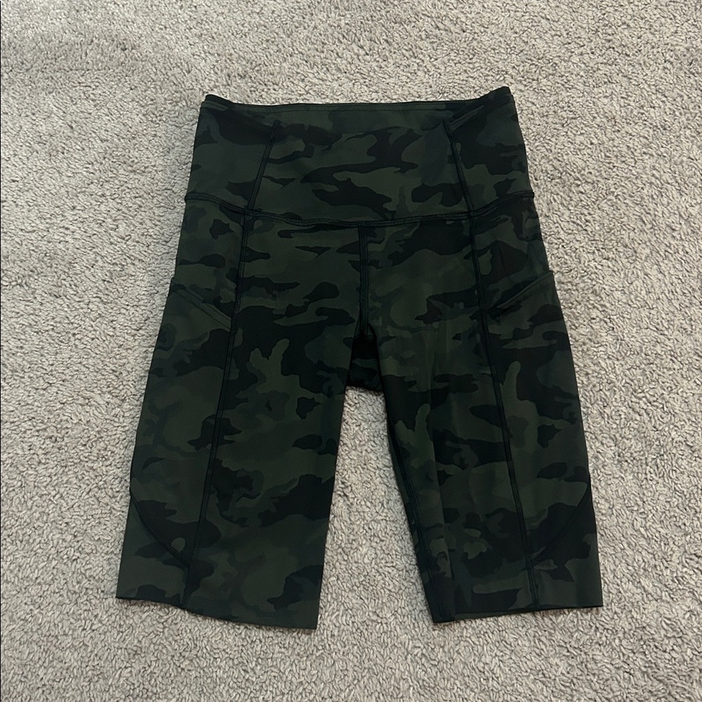 Lululemon Fast And Free Short 10" size 4 - Picture 3 of 3